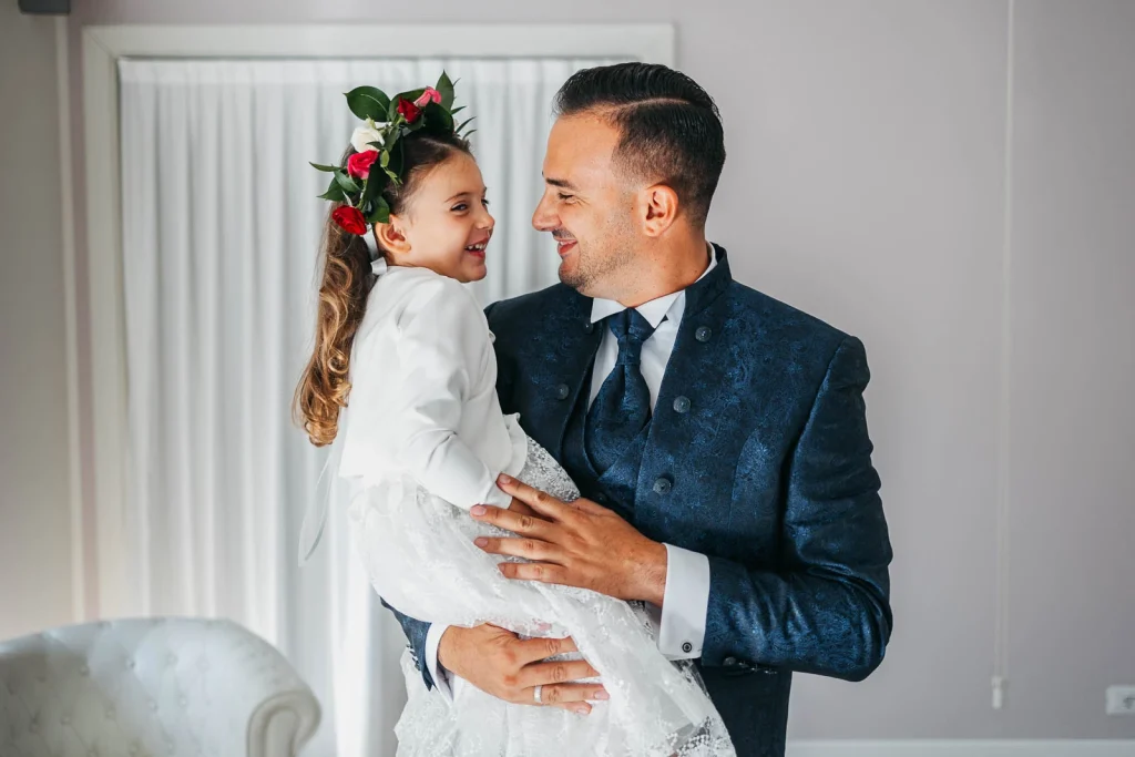 Groom holding his daughter before the ceremony