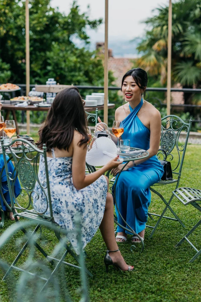 Dream Wedding at Villa Le Due Torrette in Erba: The Elegance of a Lake Como Celebration 64 Guests enjoying drinks in the garden during a Lake Como wedding