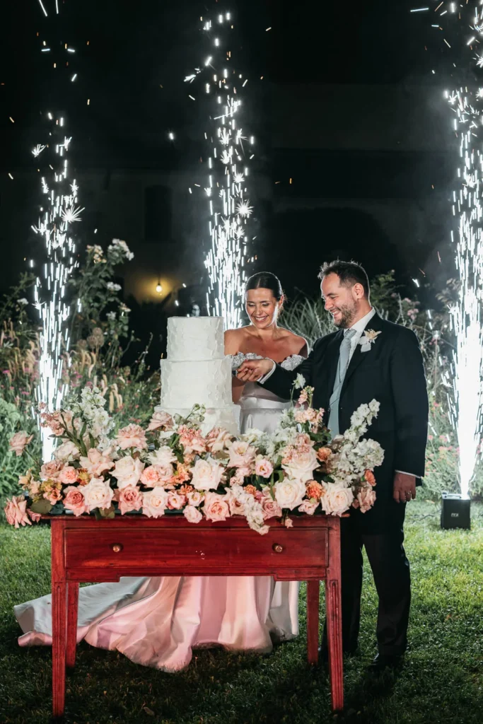 Spectacular cake cutting with cold fountains at Convento dell’Annunciata