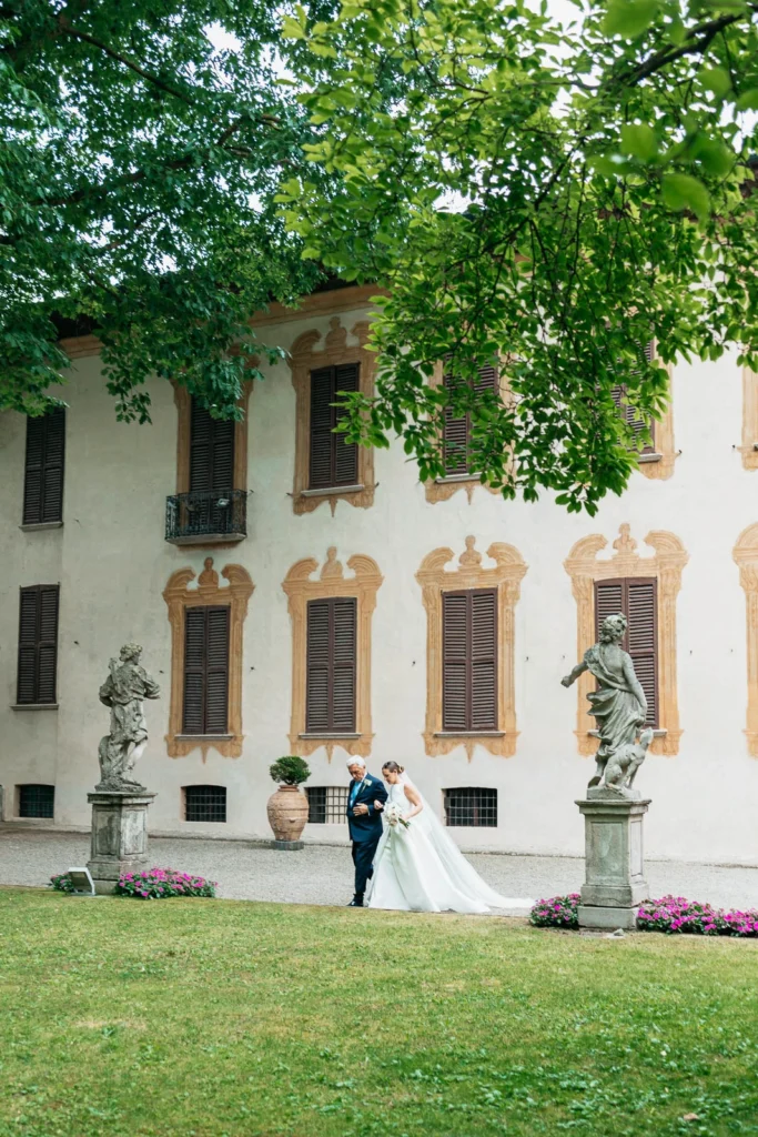24 villa gandini sposi giardino facciata villa statue