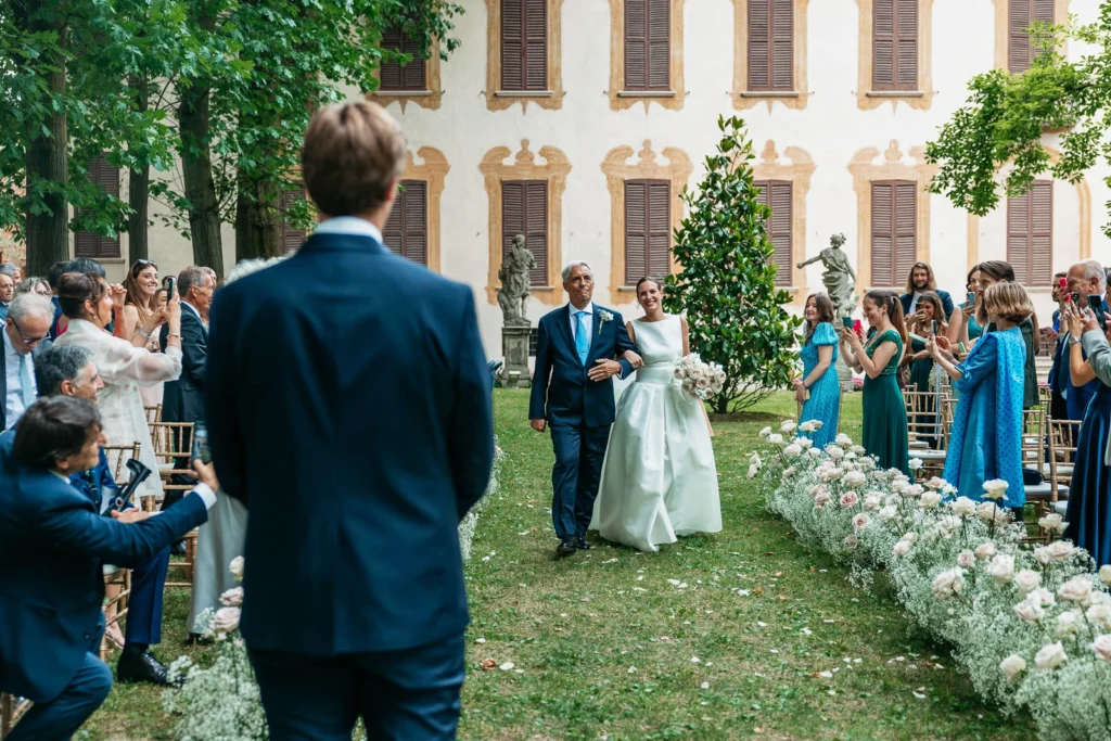 25 villa gandini ingresso sposa papa navata fiori