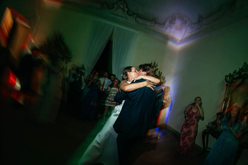 66 villa gandini sposi abbraccio ballo notte